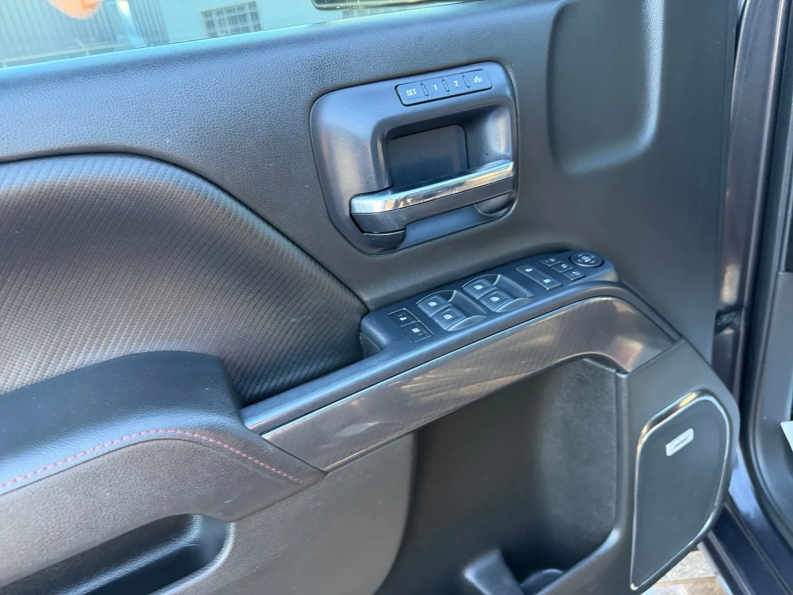 GMC Sierra photo 11