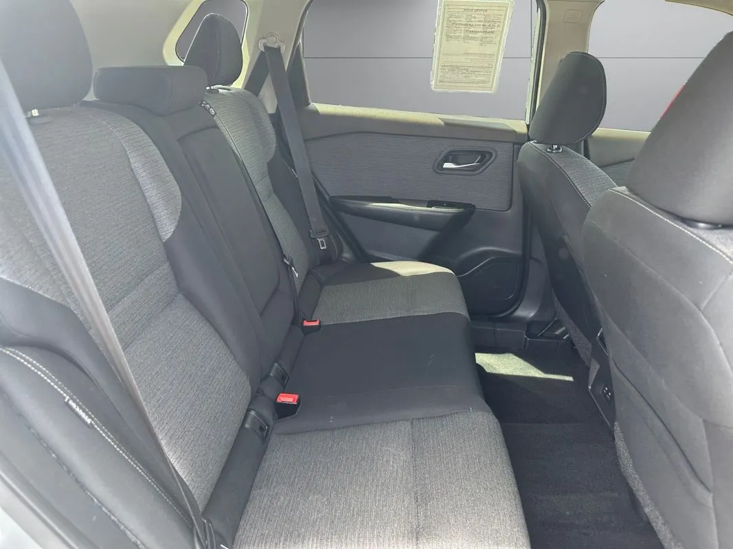 Nissan Rogue photo 18