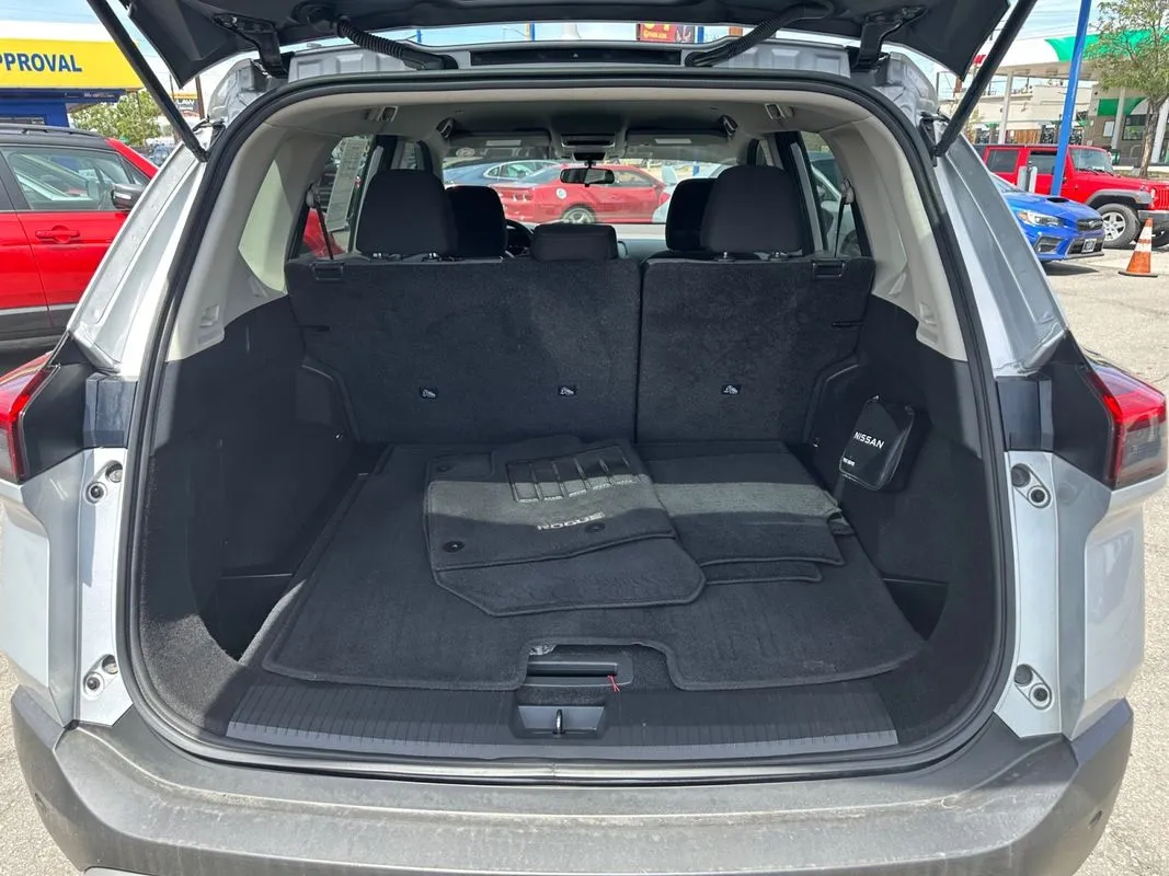 Nissan Rogue photo 19
