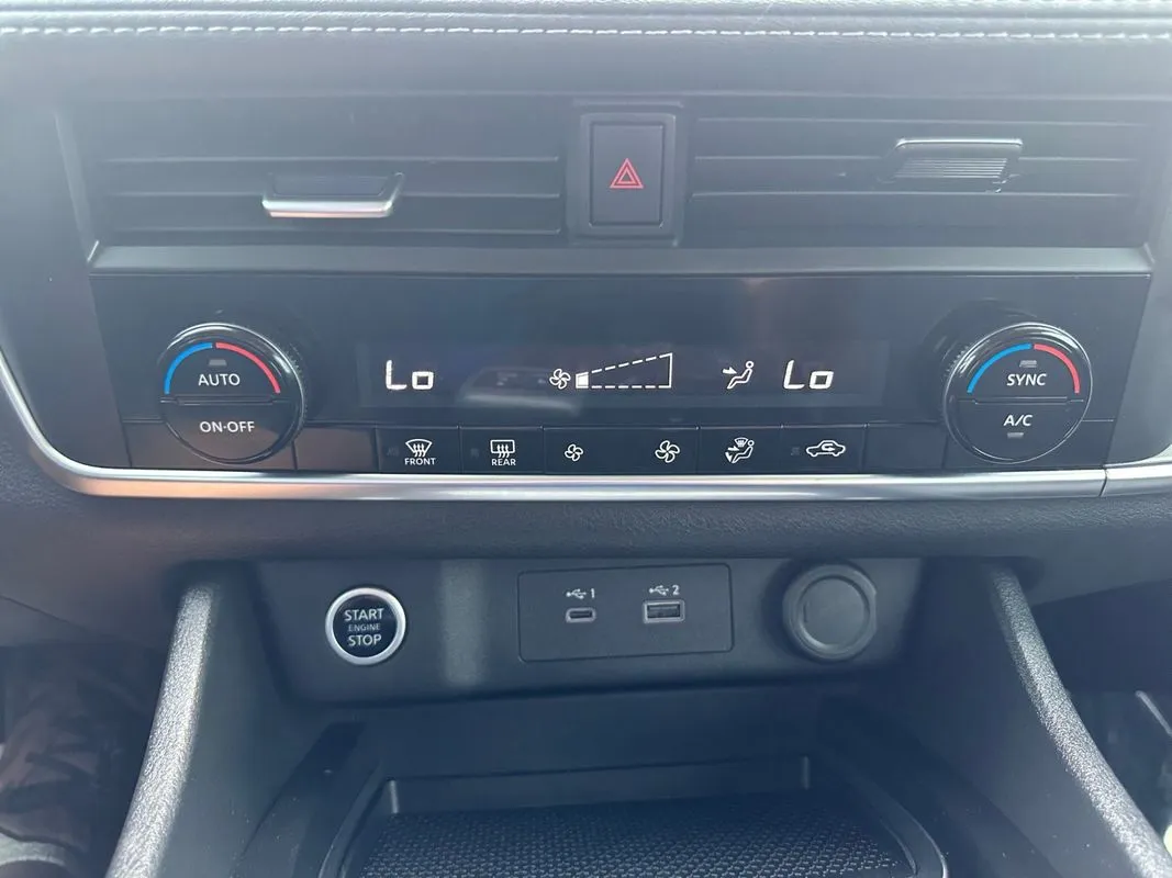 Nissan Rogue photo 23