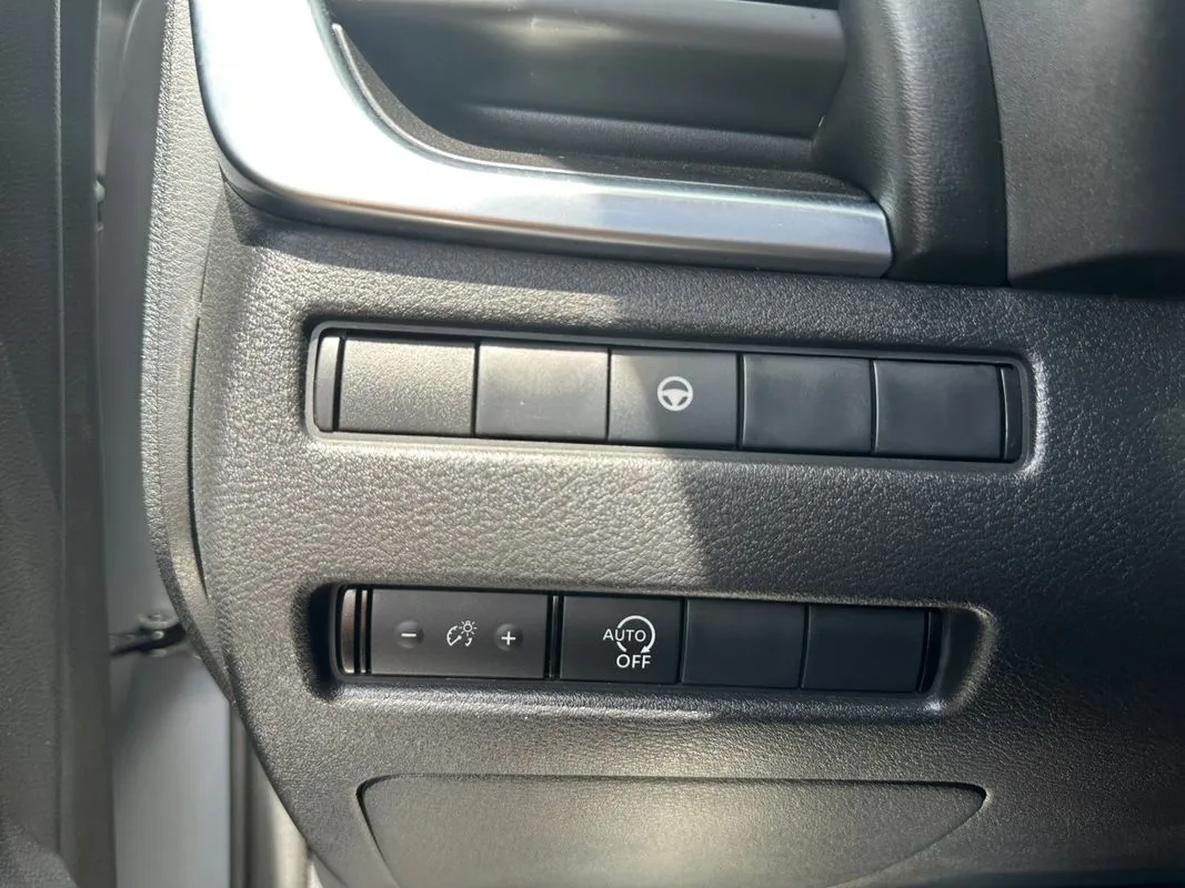 Nissan Rogue photo 25