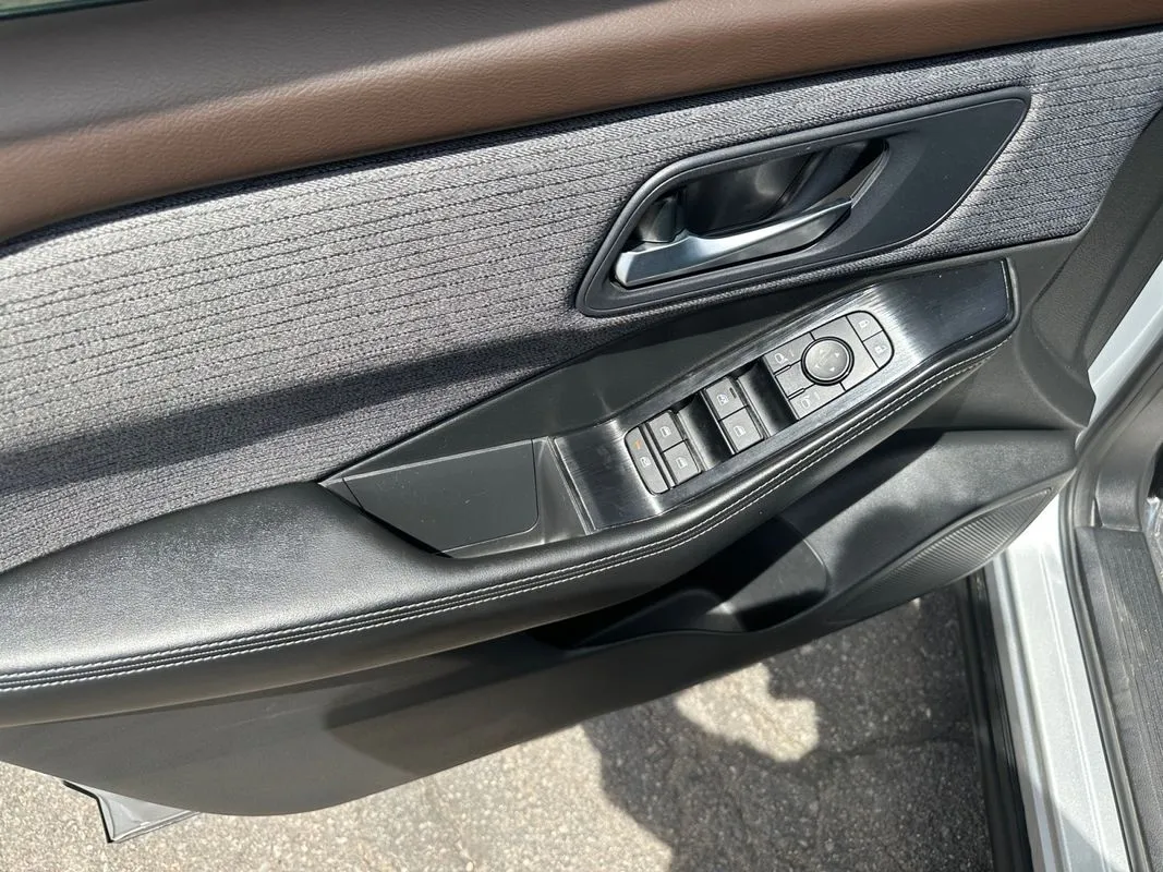 Nissan Rogue photo 11