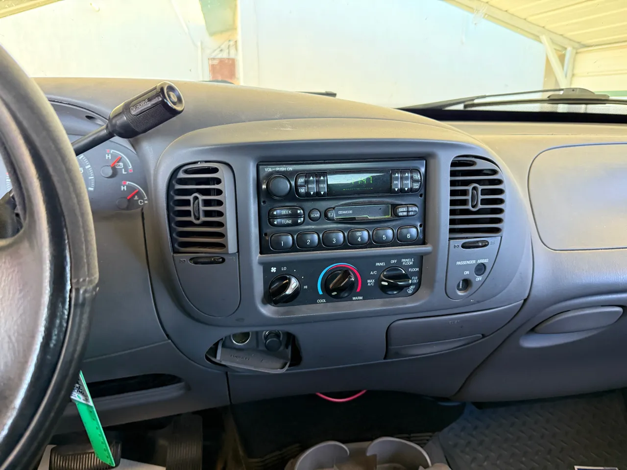 1999 Ford F-150 LARIAT - Photo 17