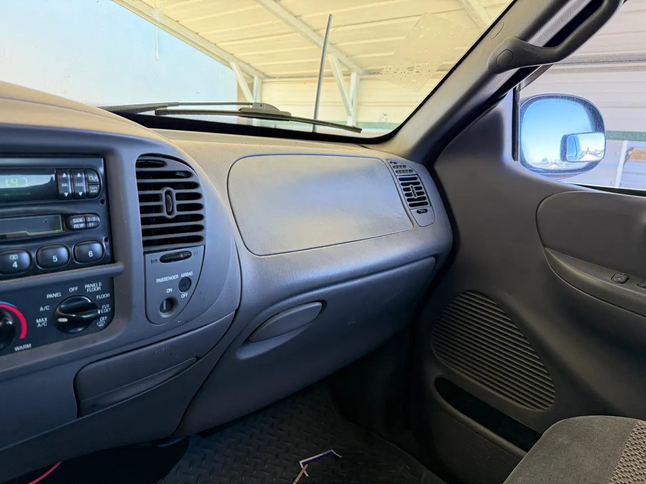 1999 Ford F-150 LARIAT - Photo 18