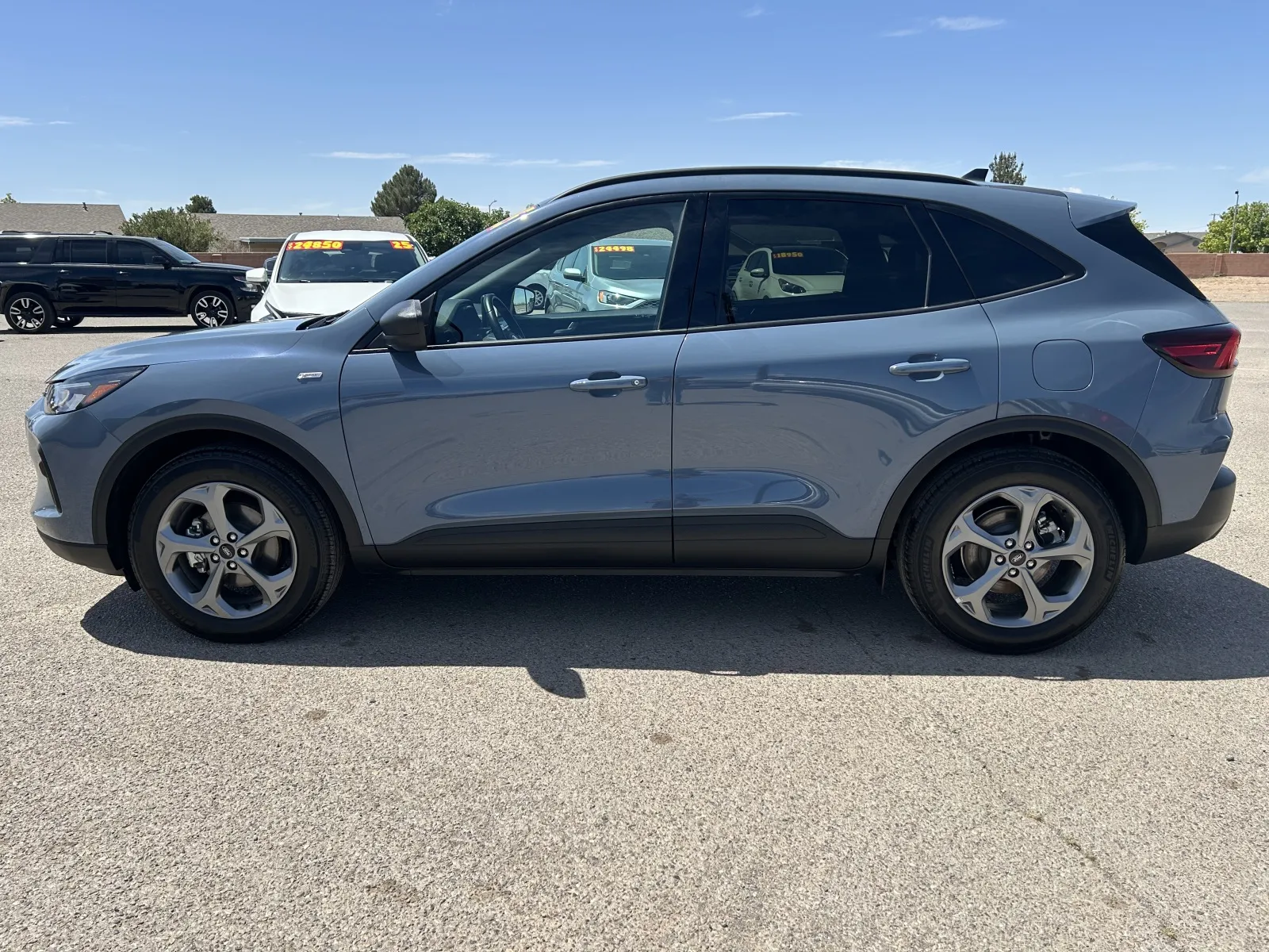 Ford Escape photo 2