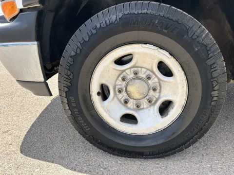 More photos of 2002 CHEVROLET SUBURBAN 2500 at Justin's Motor Company, NM