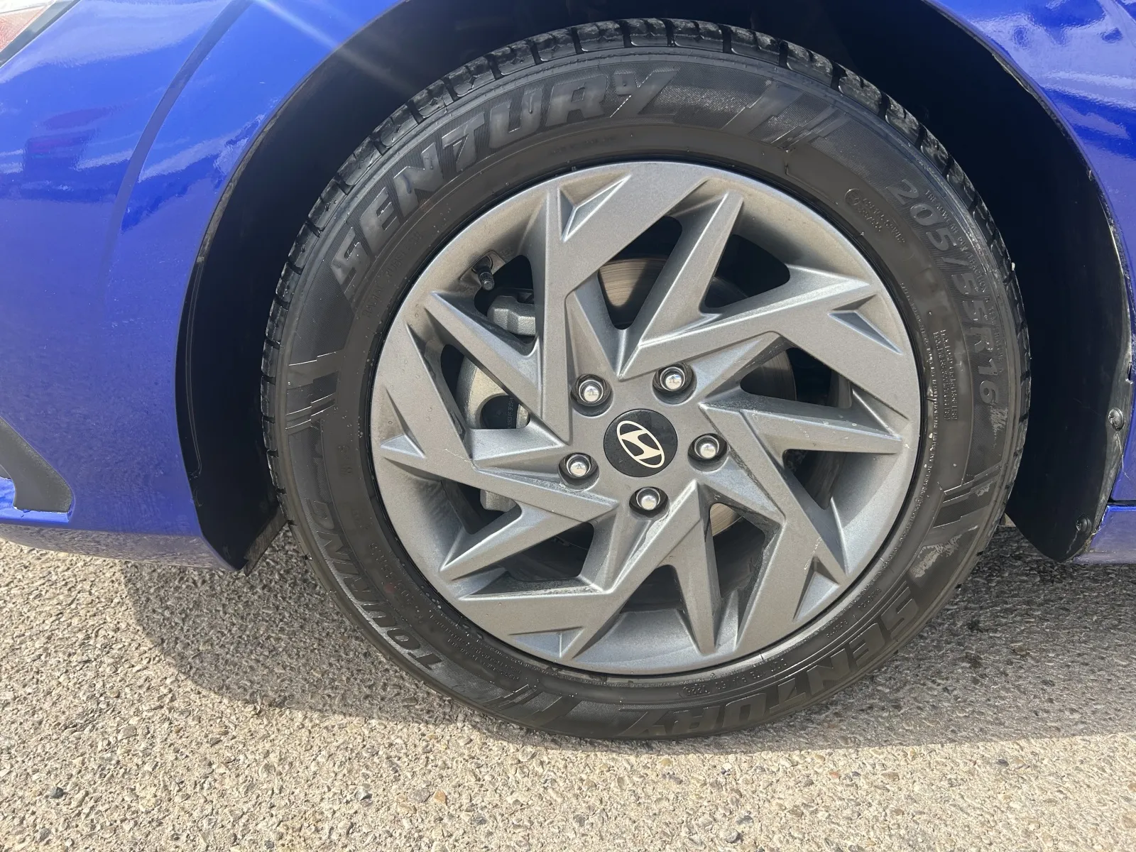 Hyundai Elantra photo 8