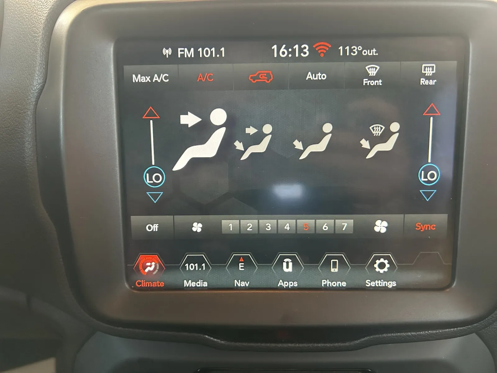 Jeep Renegade photo 16