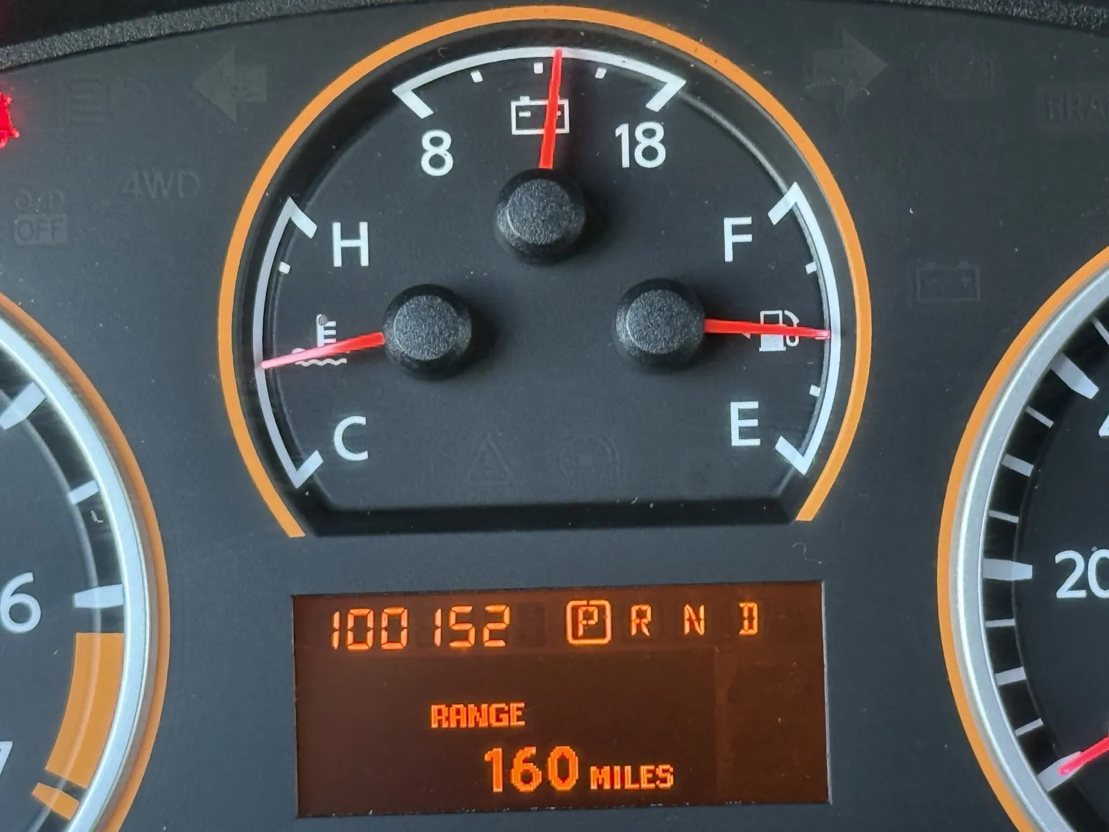 Nissan Titan photo 25