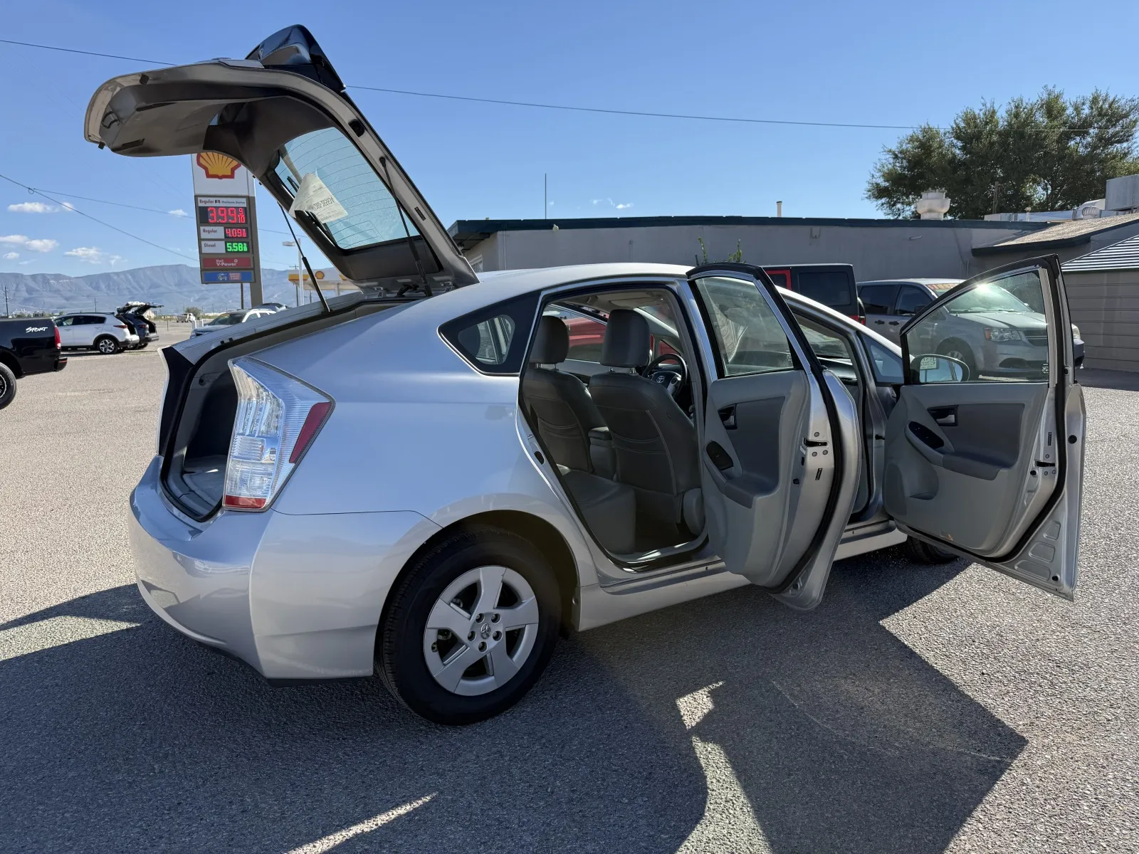 Toyota Prius photo 11