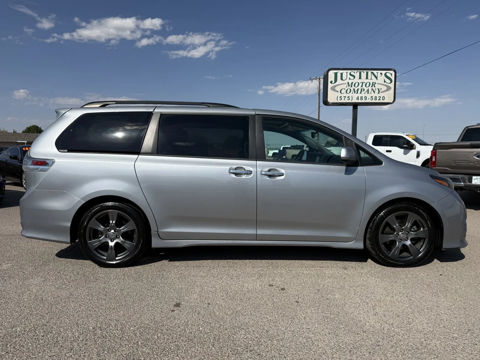 Silver 2017 TOYOTA SIENNA SE PREMIUM for sale in Alamogordo, NM