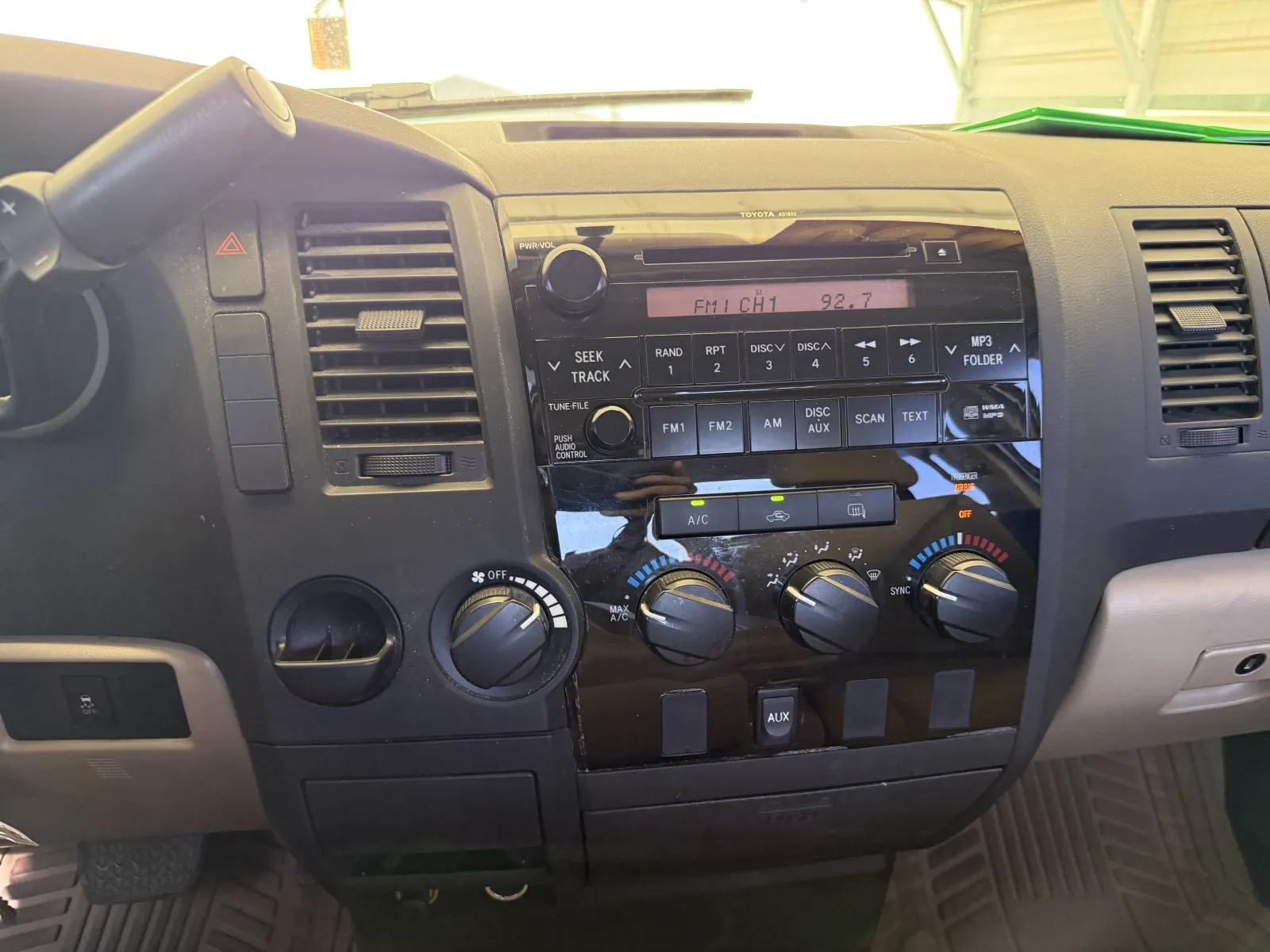 Toyota Tundra photo 27