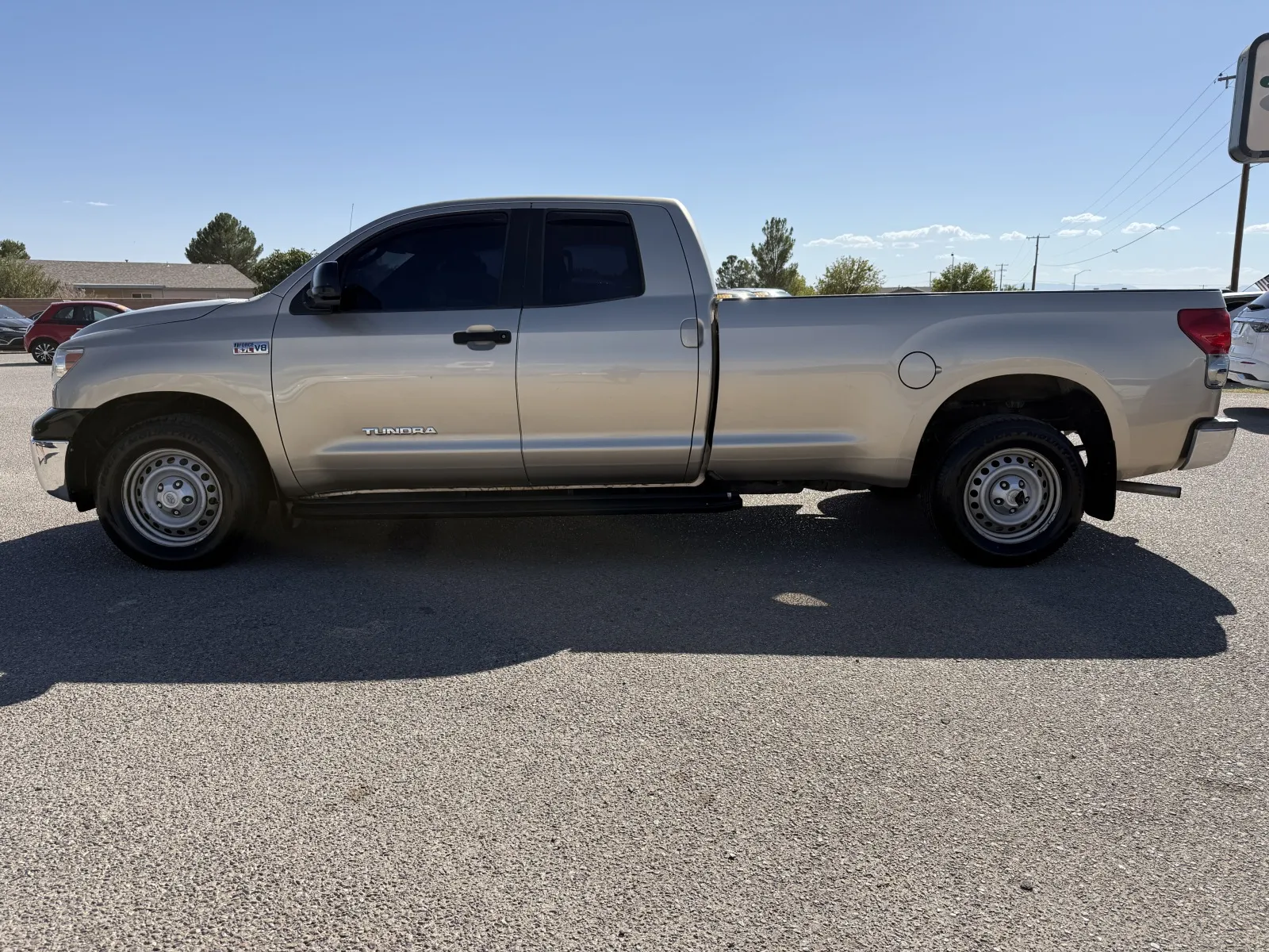 Toyota Tundra photo 2