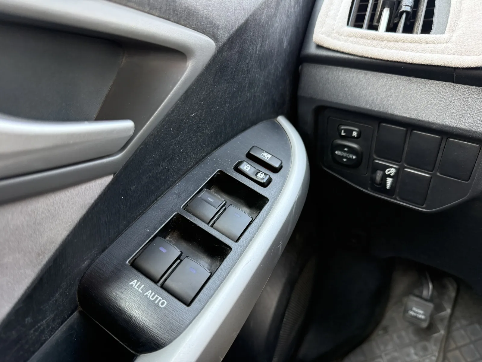 Toyota Prius photo 24
