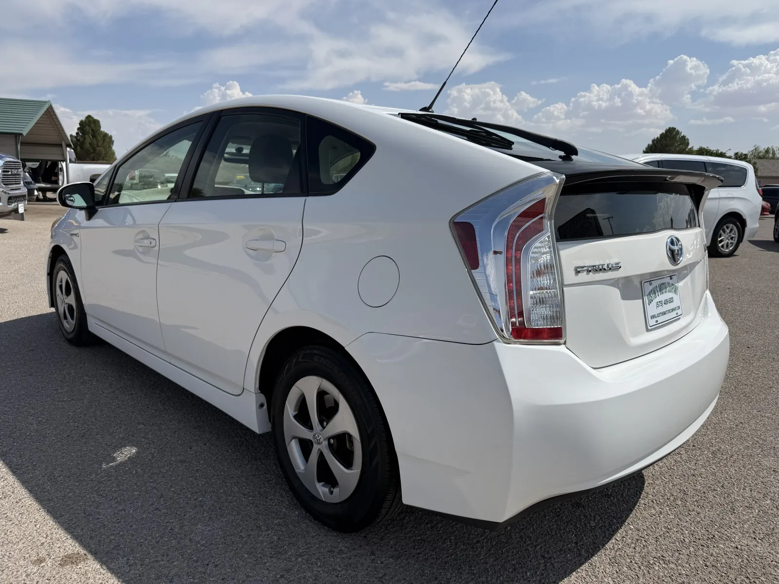 Toyota Prius photo 3