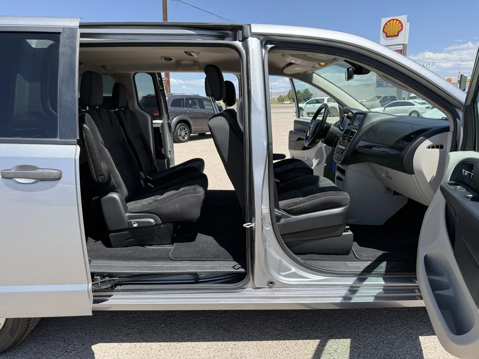 Dodge Grand Caravan photo 18