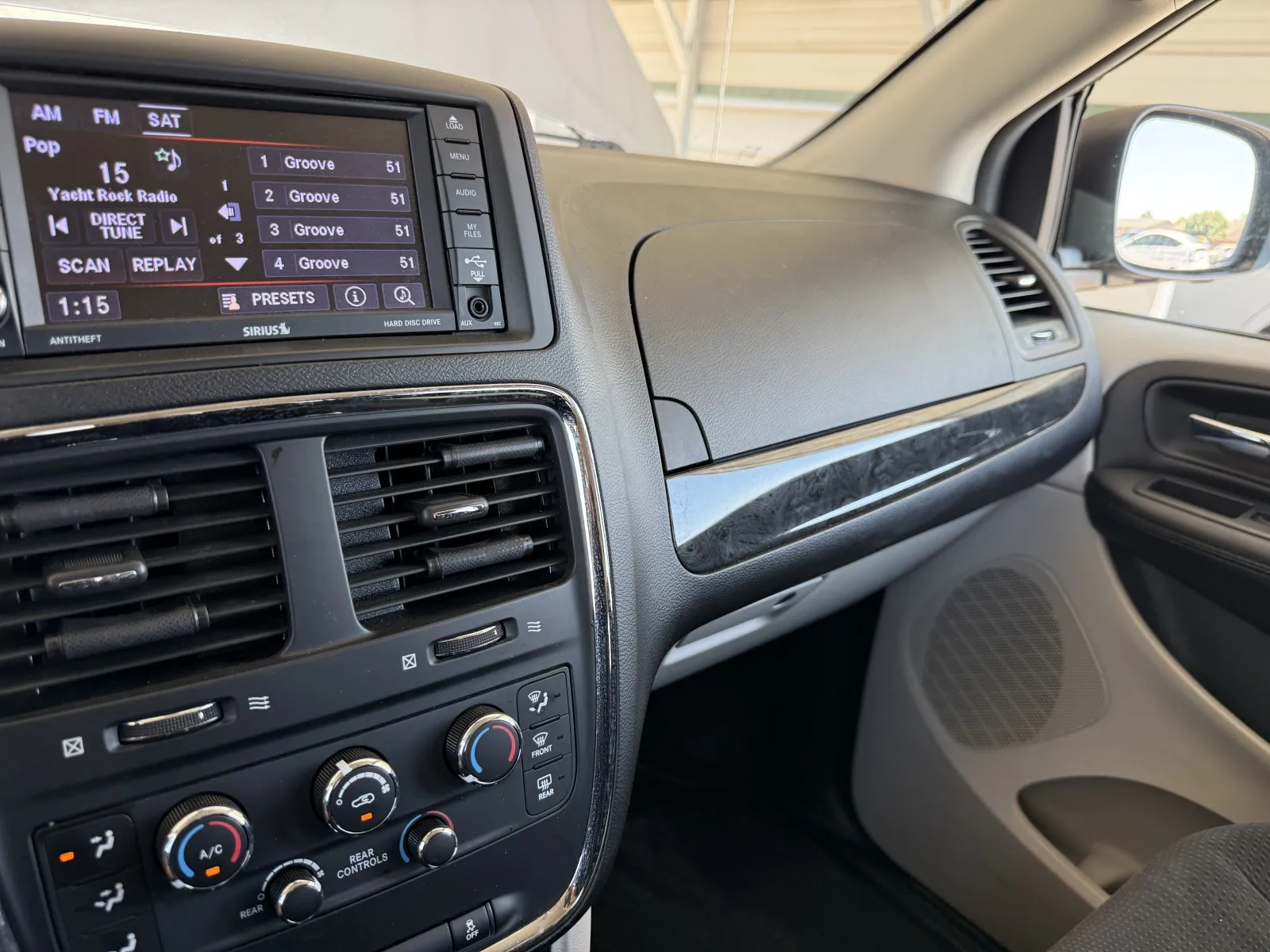 Dodge Grand Caravan photo 28