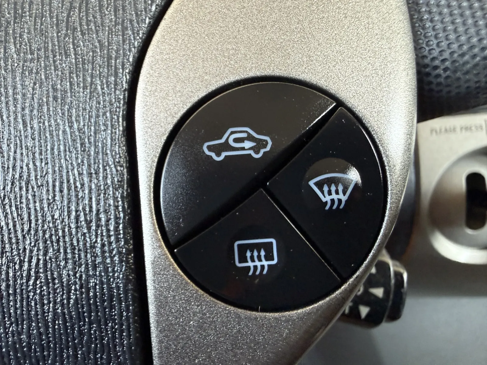 Toyota Prius photo 24