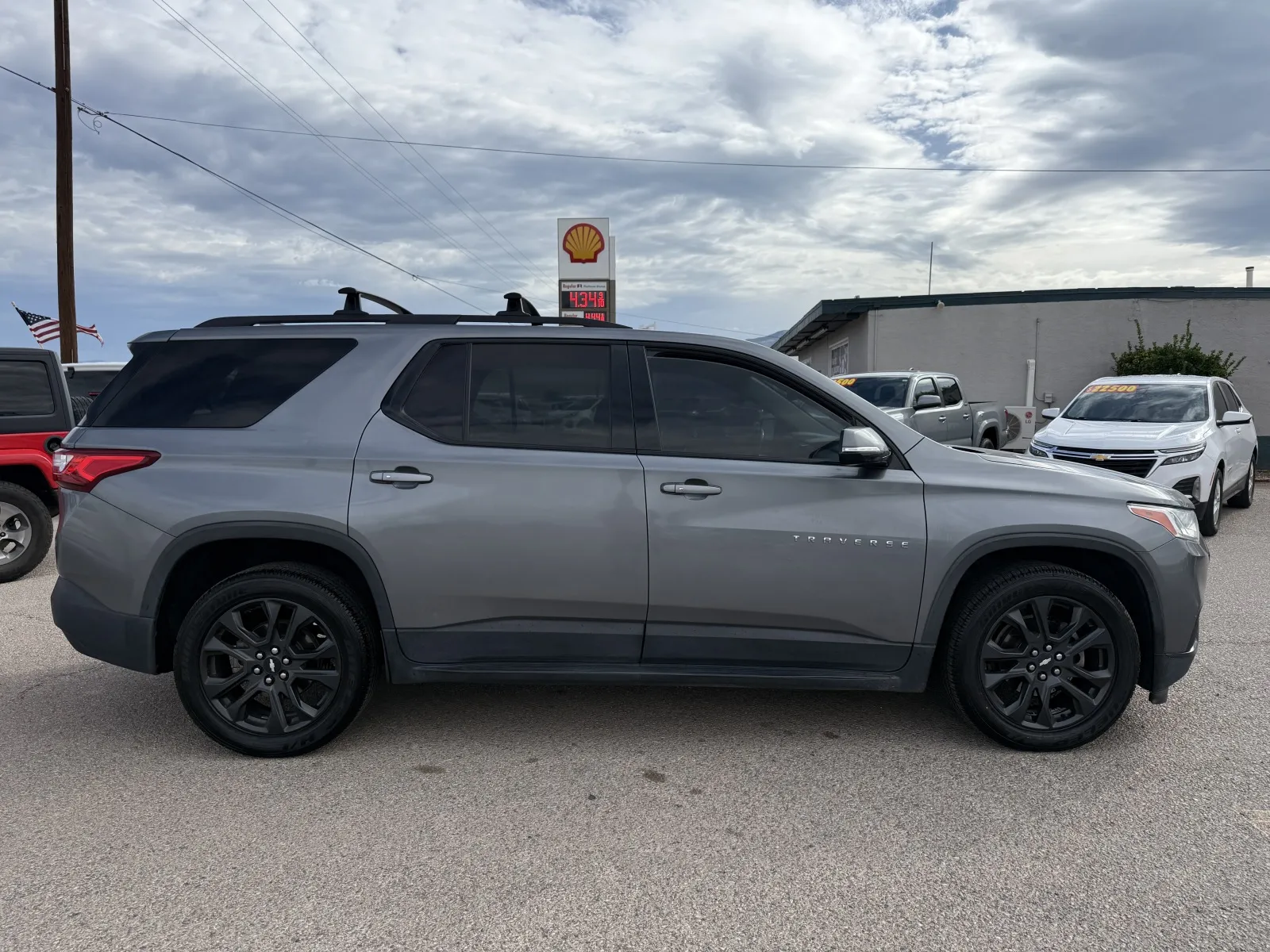 Chevrolet Traverse photo 2
