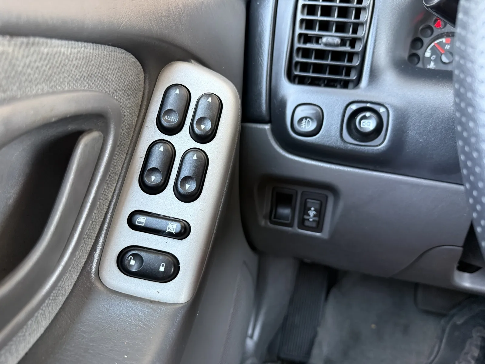 Mazda Tribute photo 27