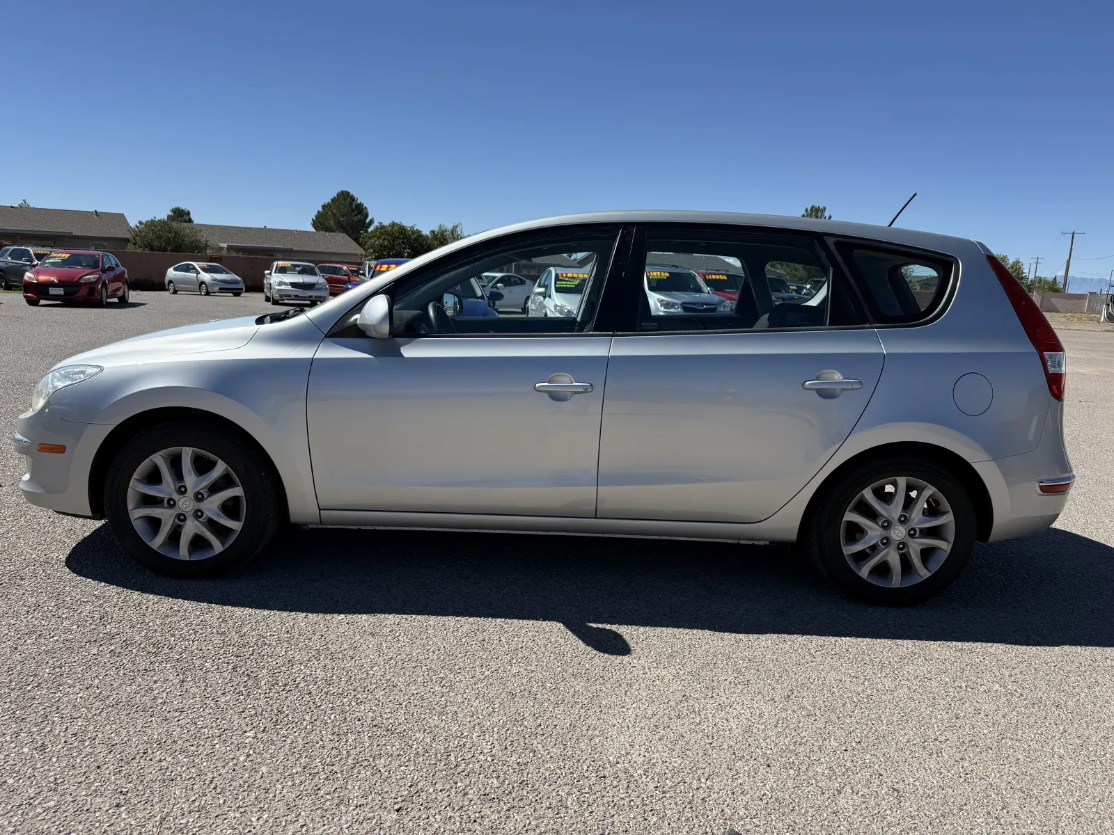 Hyundai Elantra photo 2