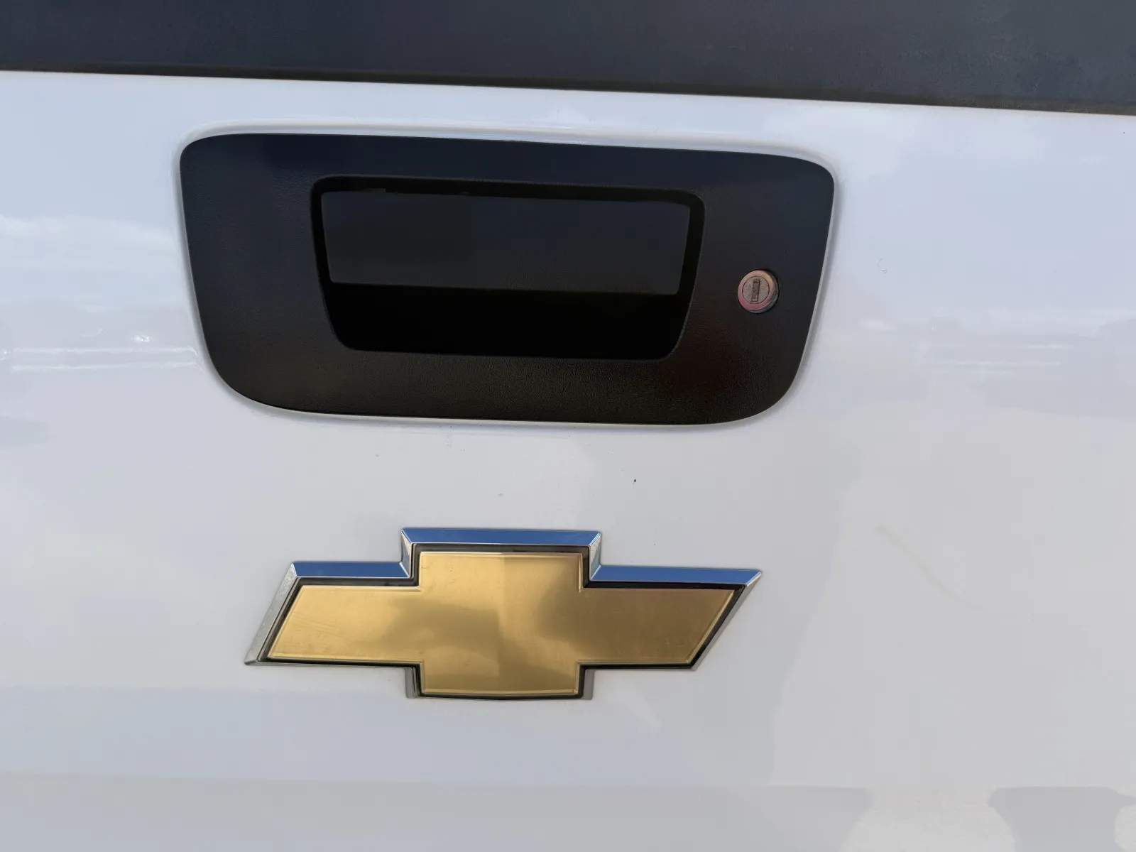 Chevrolet Silverado photo 14