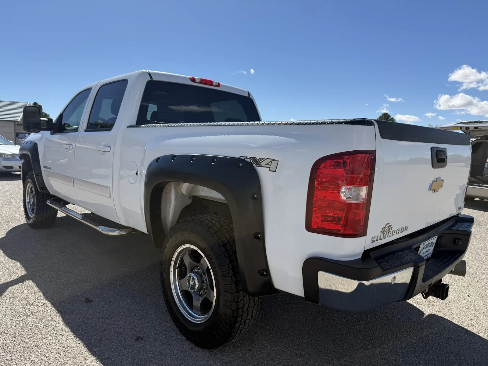 Chevrolet Silverado photo 3