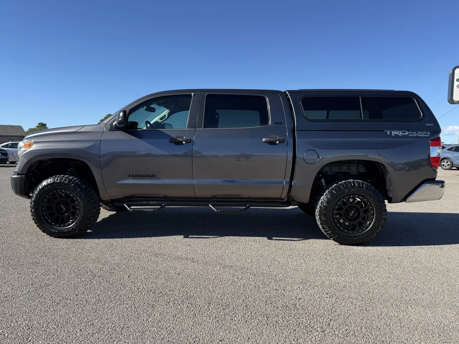 Toyota Tundra photo 2