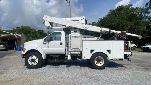 More photos of 2001 Ford Super Duty F-750 at Direct Auto, MS