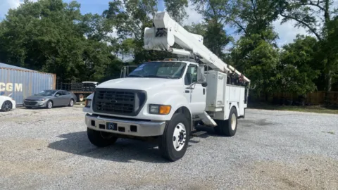 White 2001 Ford Super Duty F-750 for sale in Biloxi, MS