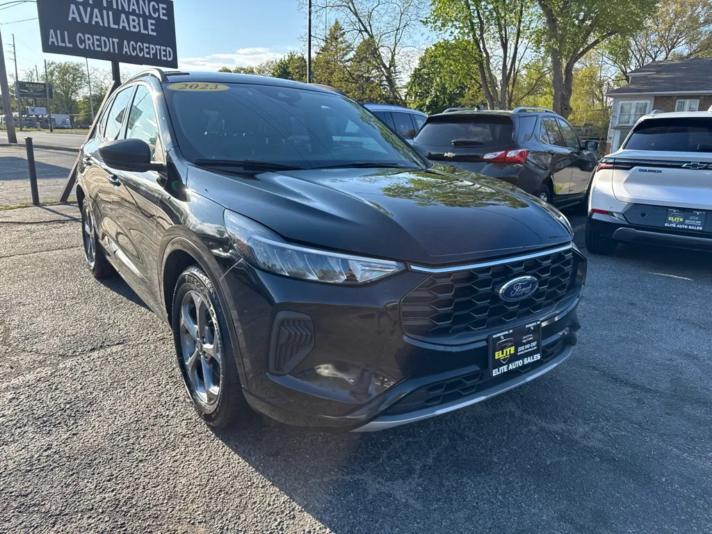 2023 Ford Escape ST-Line FWD's photo