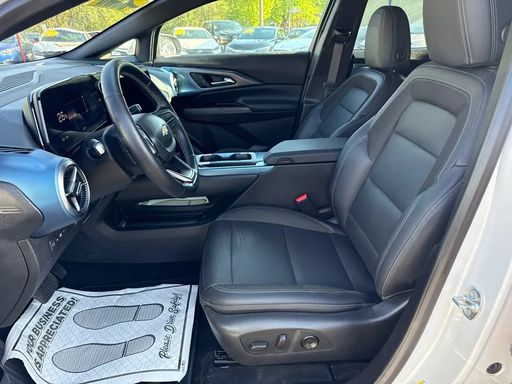 2024 Chevrolet Equinox EV LT - Photo 12