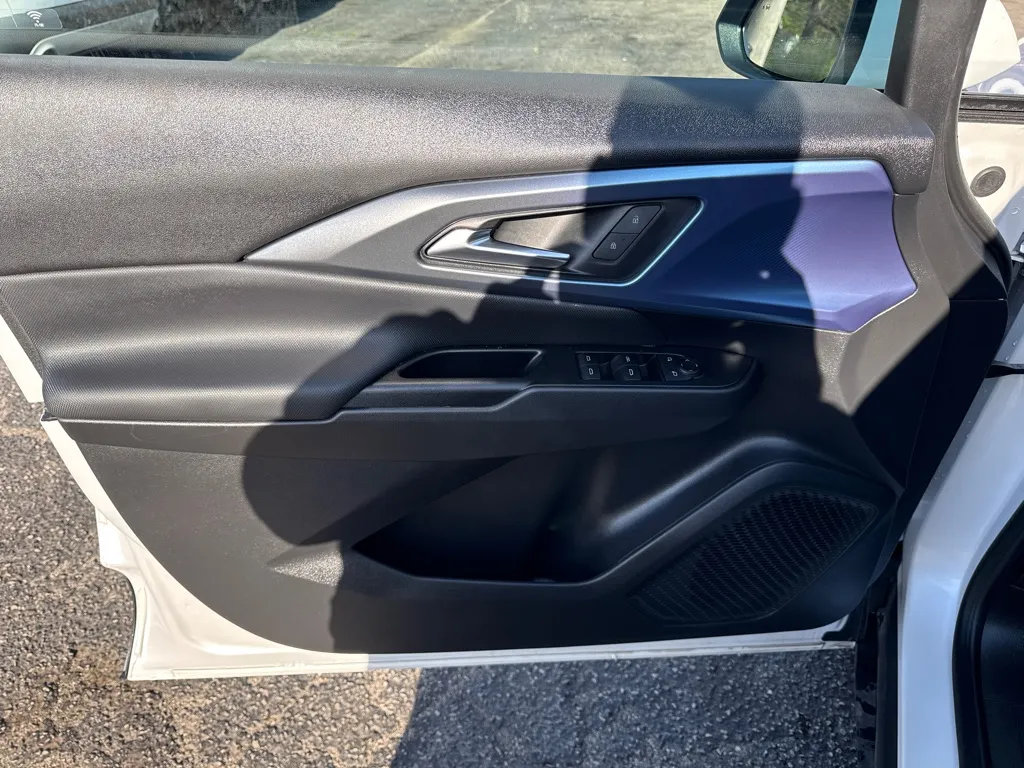 2024 Chevrolet Equinox EV LT - Photo 11