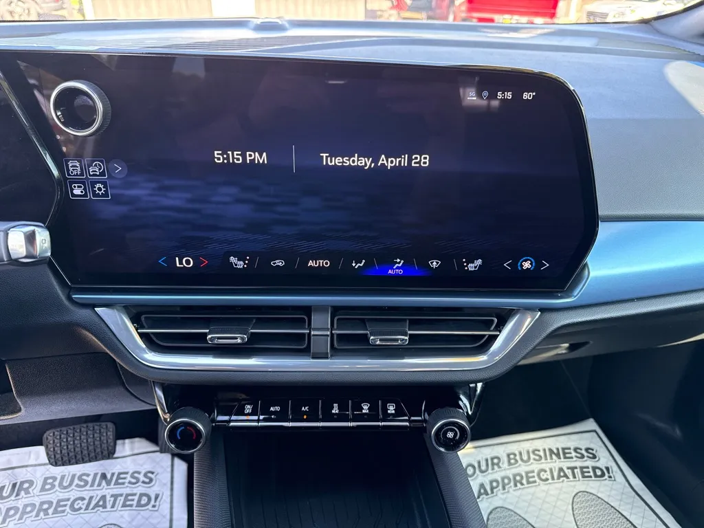 2024 Chevrolet Equinox EV LT - Photo 13