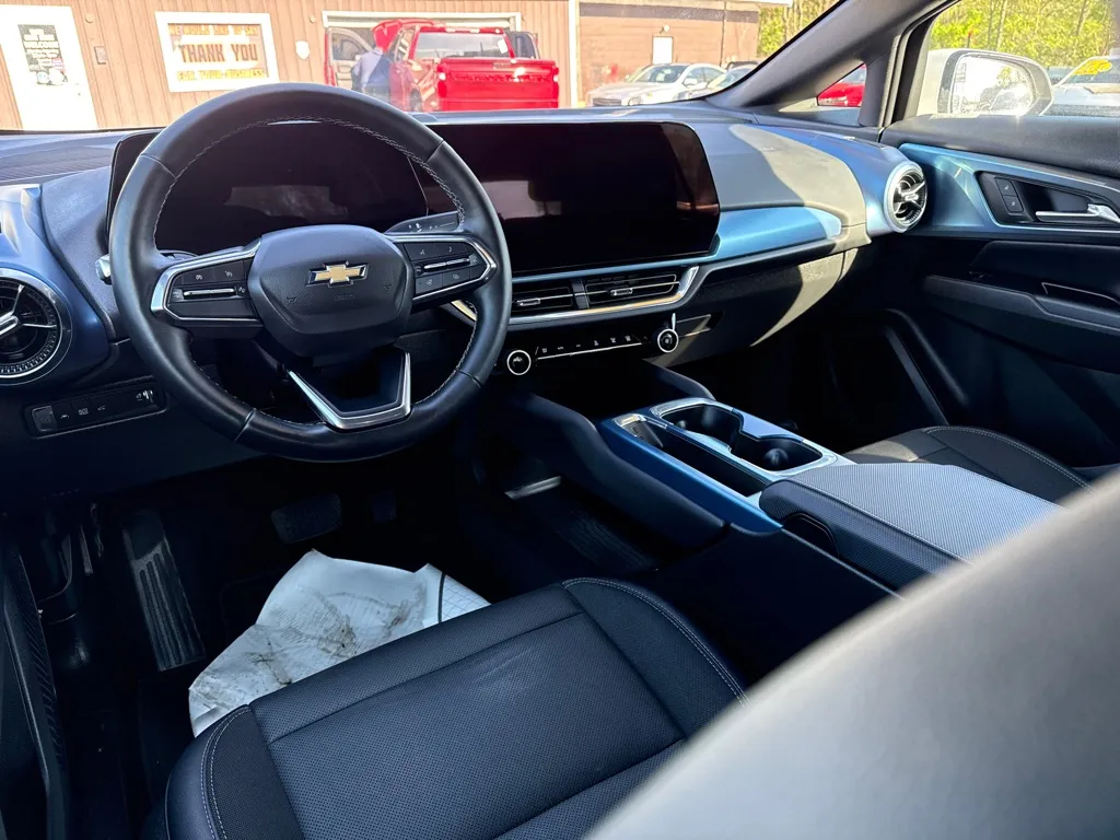 2024 Chevrolet Equinox EV LT - Photo 10