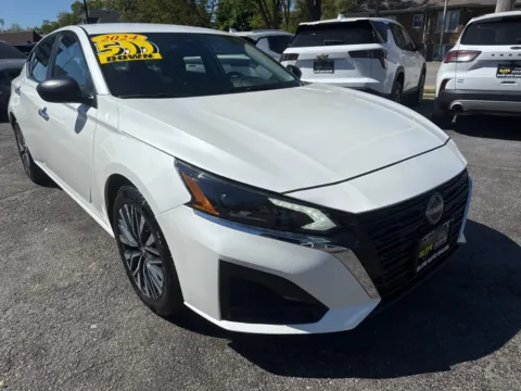White 2024 NISSAN ALTIMA SV for sale in Hobart, IN