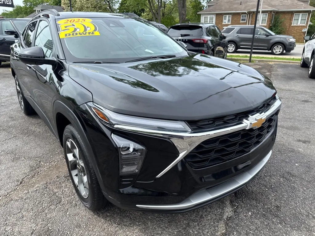 2025 Chevrolet Trax LT's photo