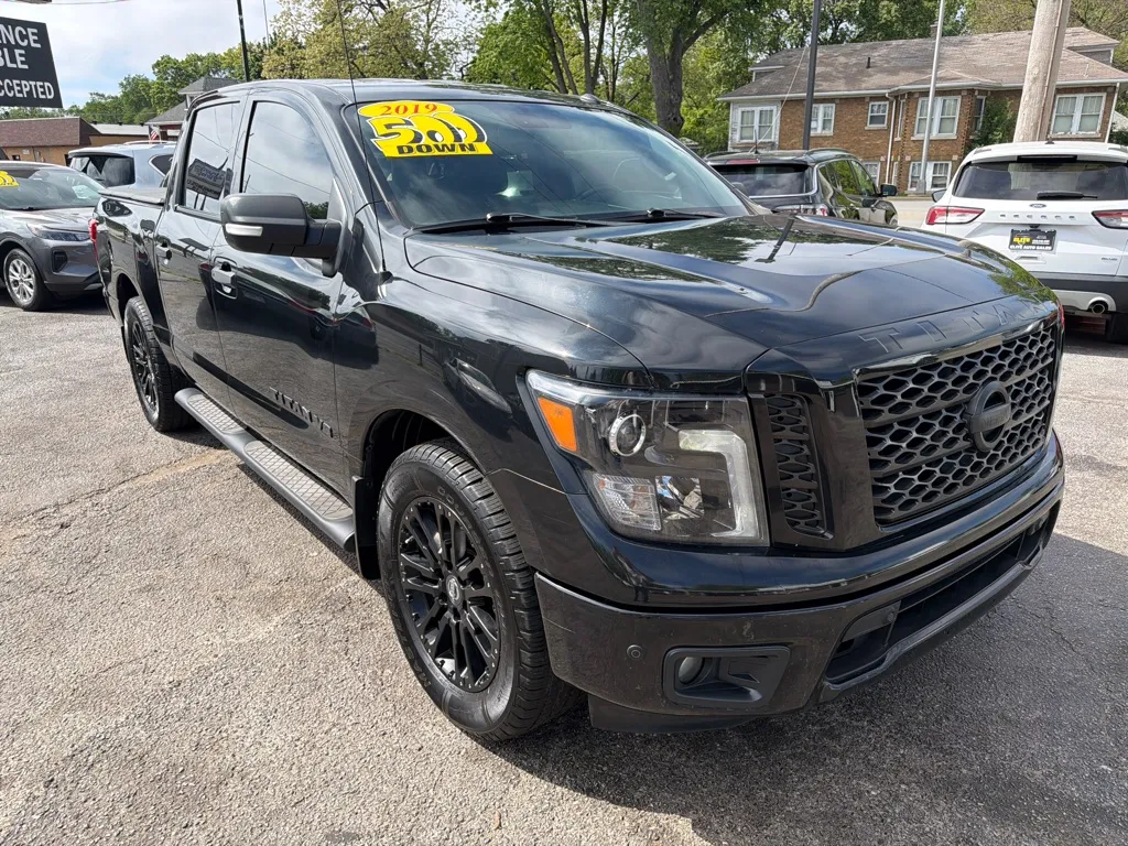 2019 Nissan Titan SV 4X2 Crew Cab's photo