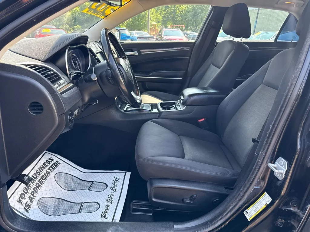 2021 Chrysler 300 Touring - Photo 10