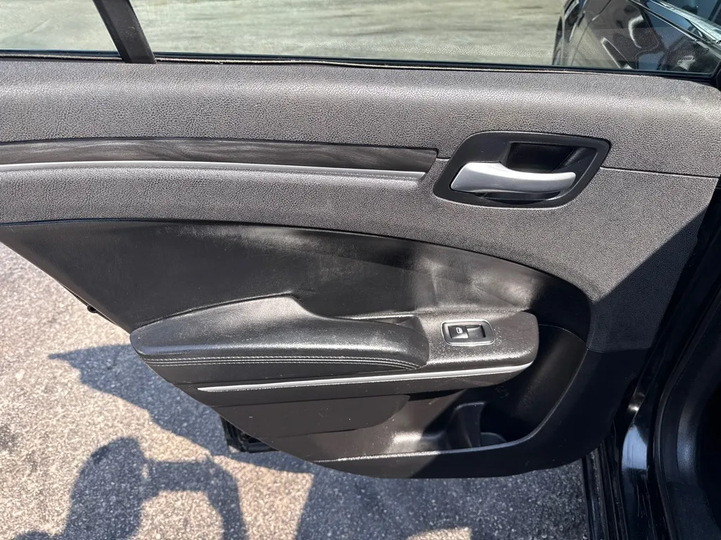2021 Chrysler 300 Touring - Photo 6