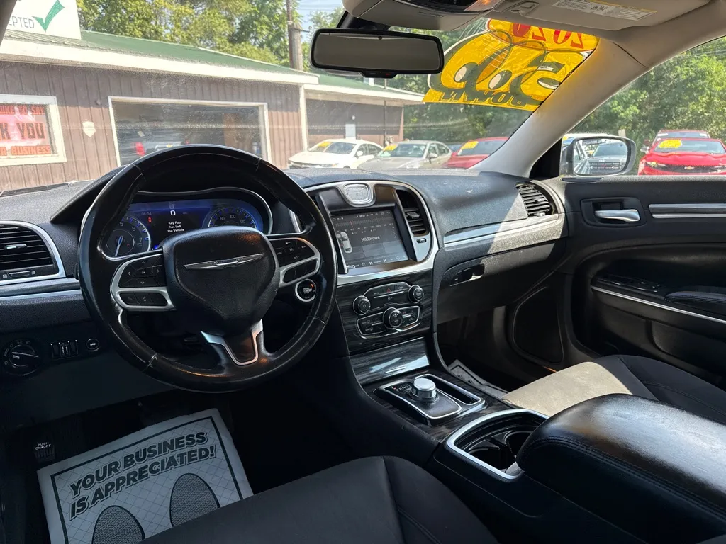 2021 Chrysler 300 Touring - Photo 8