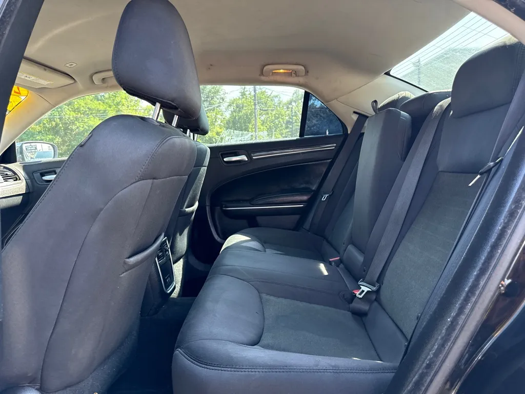 2021 Chrysler 300 Touring - Photo 7