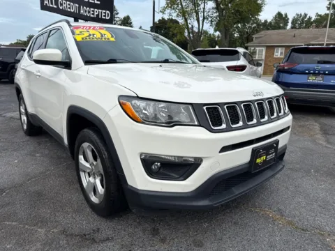 White 2018 JEEP COMPASS LATITUDE for sale in Hobart, IN