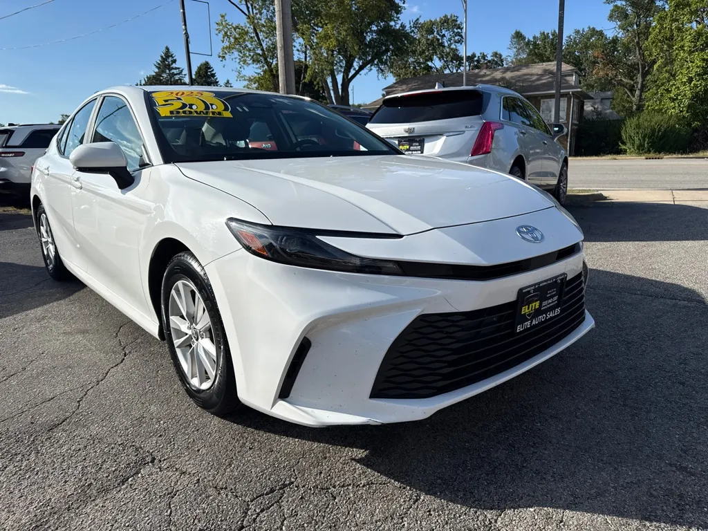White 2025 TOYOTA CAMRY le for sale in Hobart, IN