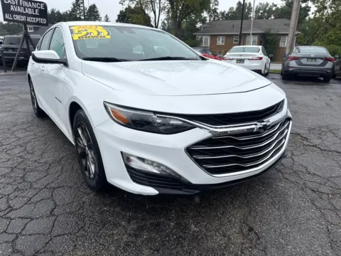 White 2023 CHEVROLET MALIBU LT for sale in Hobart, IN
