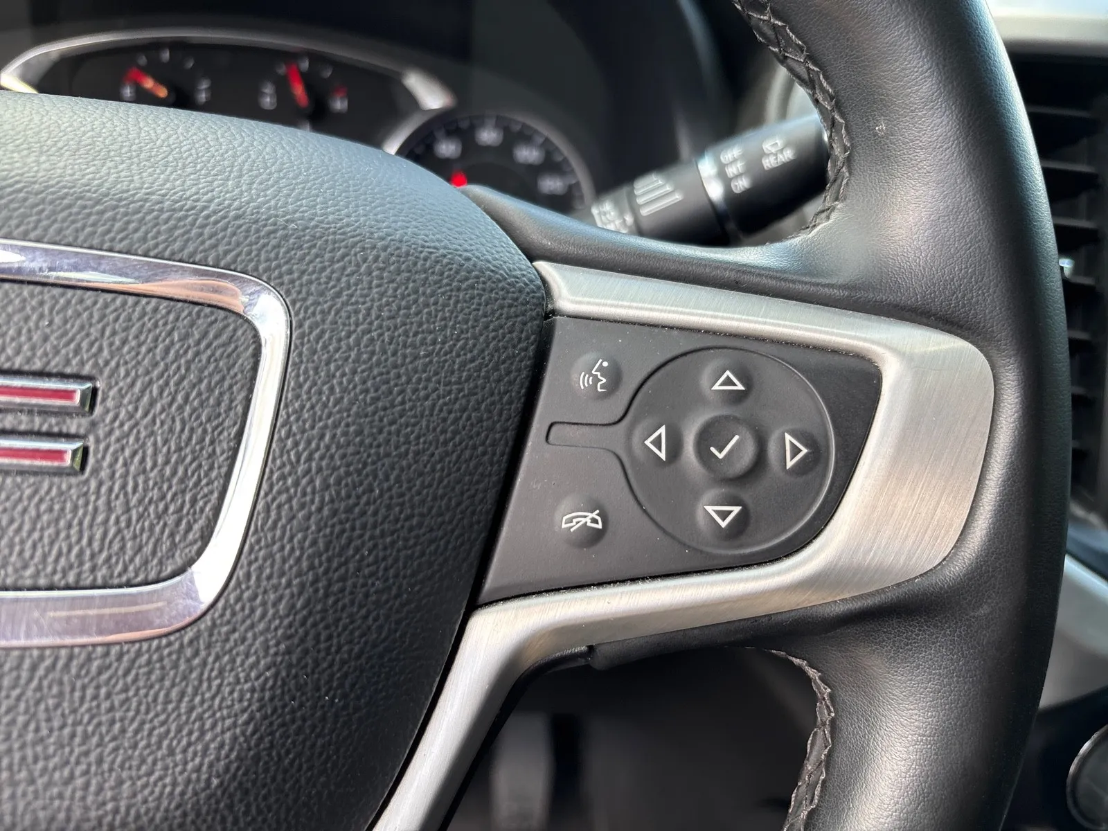 2023 GMC Acadia SLT - Photo 16