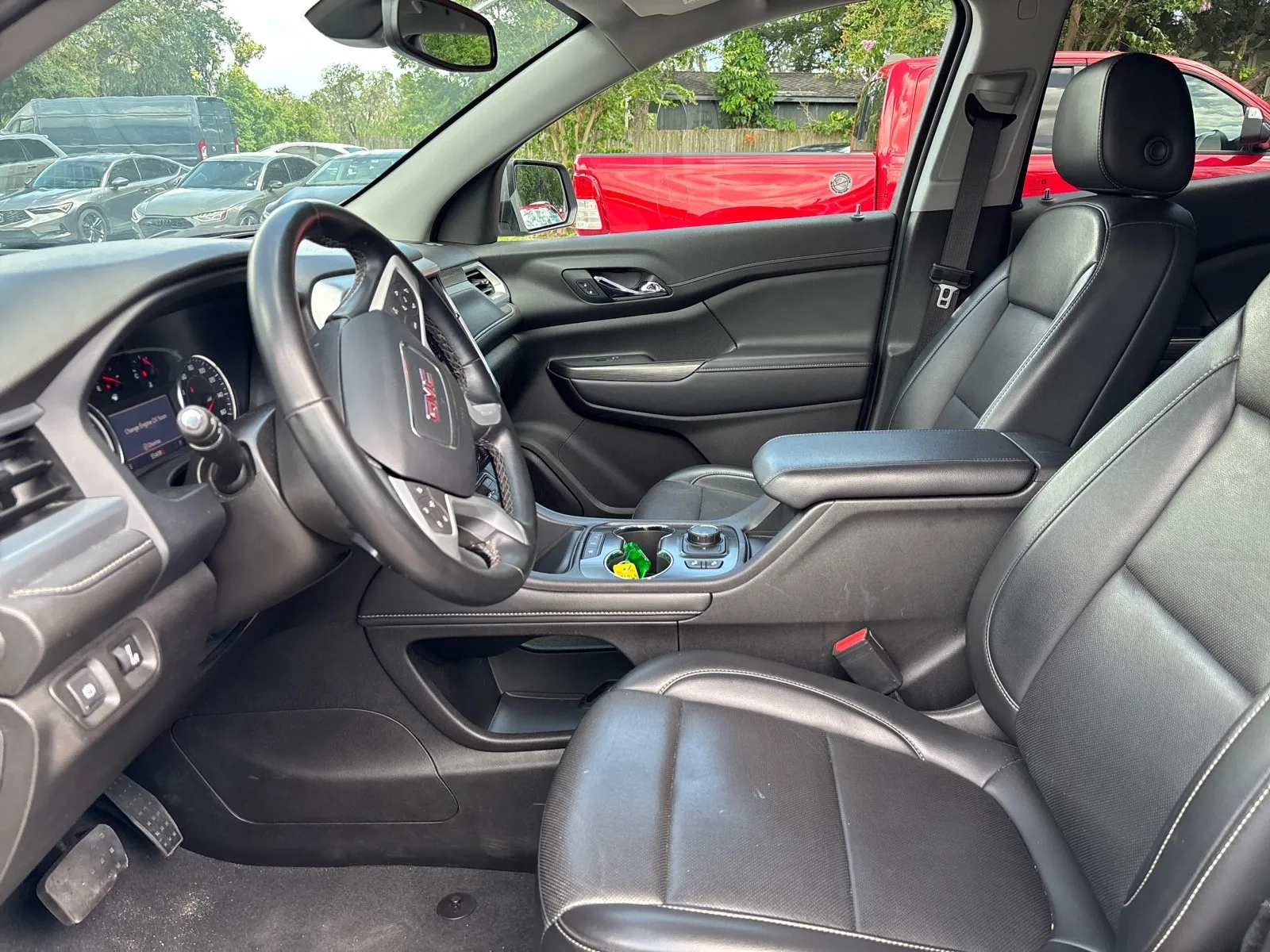 2023 GMC Acadia SLT - Photo 10