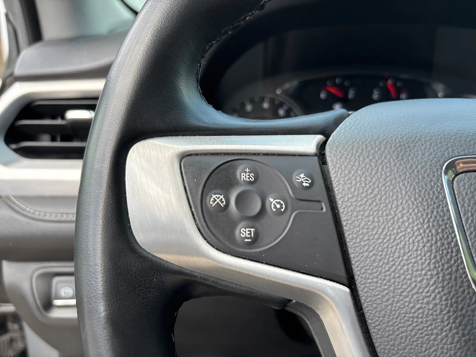 2023 GMC Acadia SLT - Photo 17