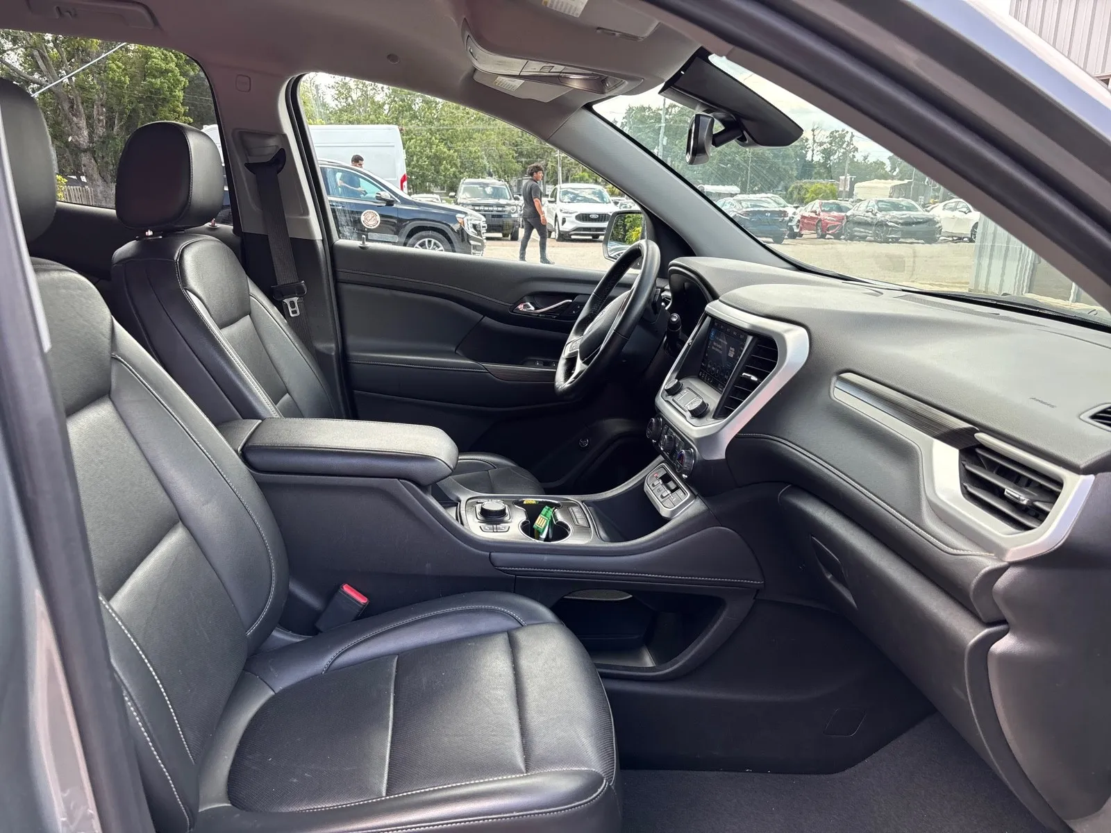 2023 GMC Acadia SLT - Photo 13