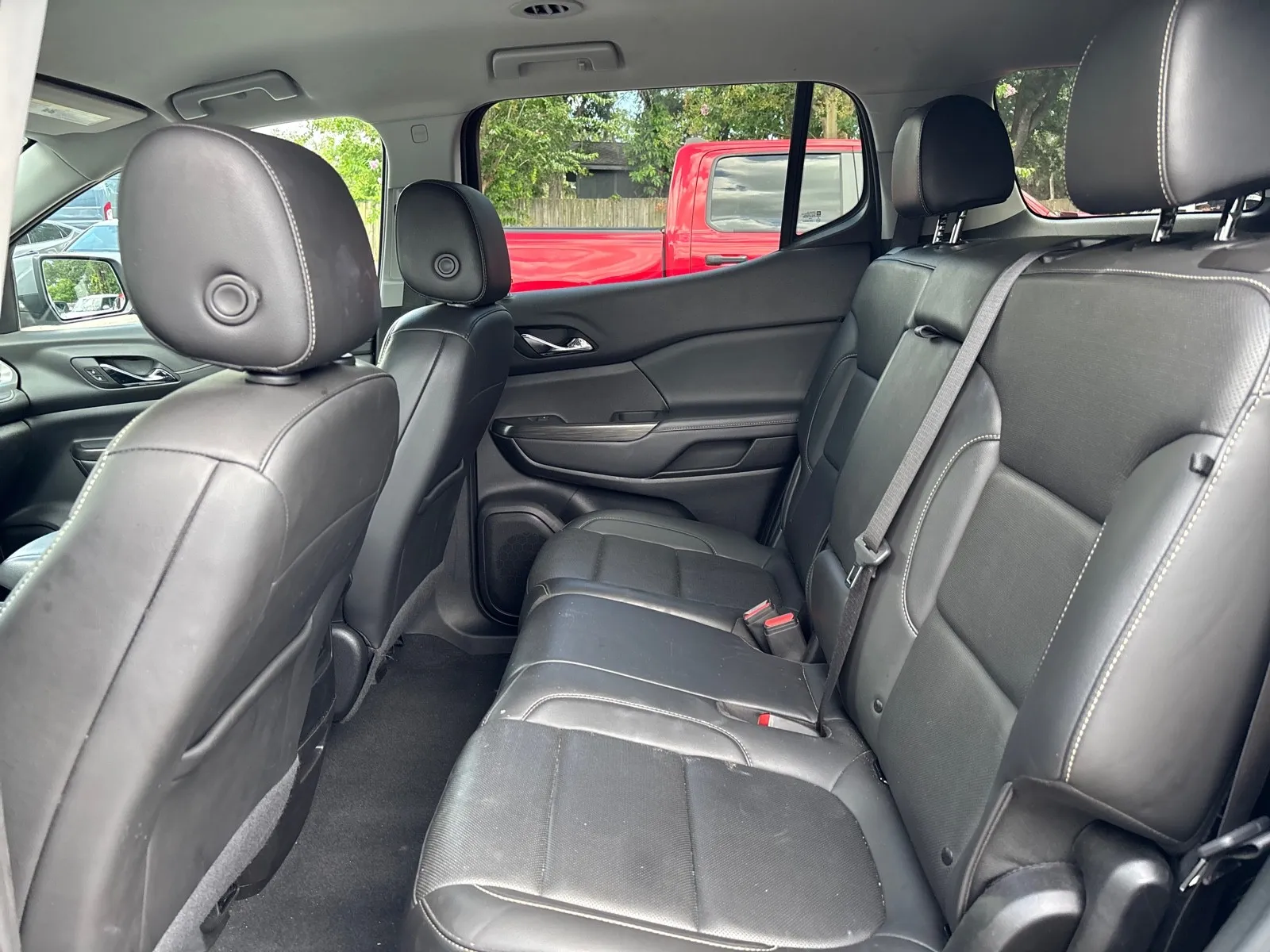 2023 GMC Acadia SLT - Photo 11